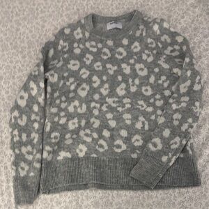 Old Navy Gray and White Cheetah Patterned Sweater